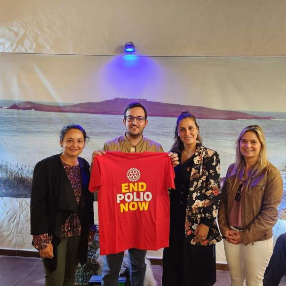 Rotary Club de Sines entrega camisola alusiva à campanha End Polio Now 